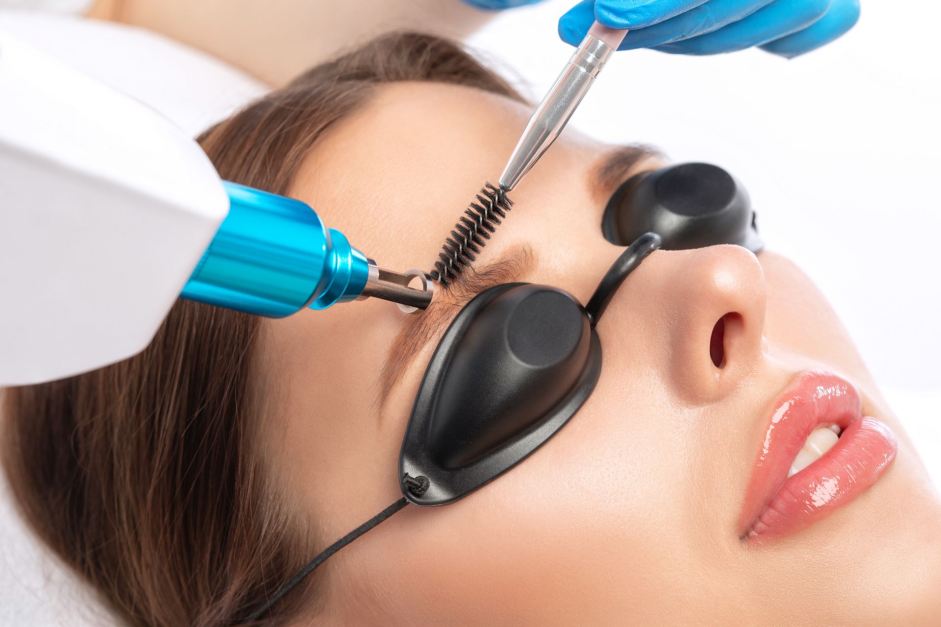 Laserowe usuwanie tatuażu i makijażu permanentnego